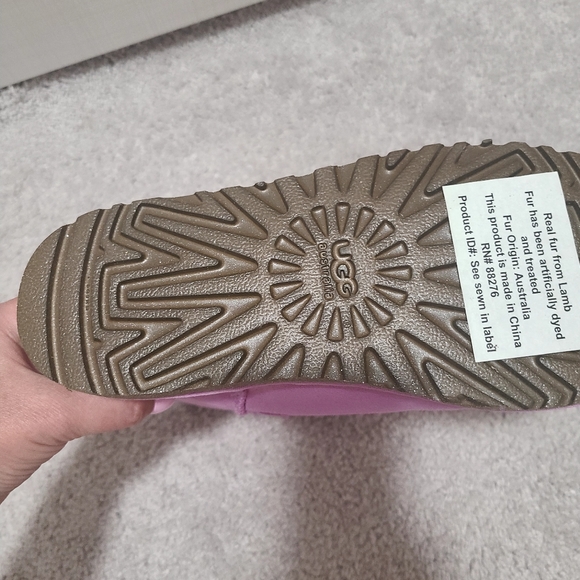 UGG - Picture 2 of 5